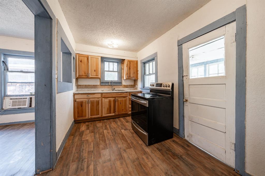 445 S Central Property Photo 8