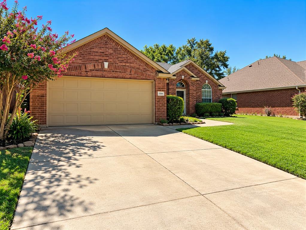 1584 Meadowview Property Photo 3