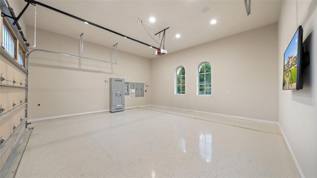 408 Lakeway Drive Property Photo 34