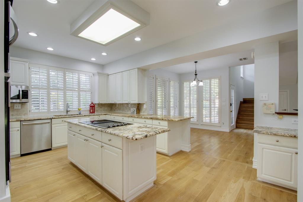 210 Chinaberry Way Property Photo 11