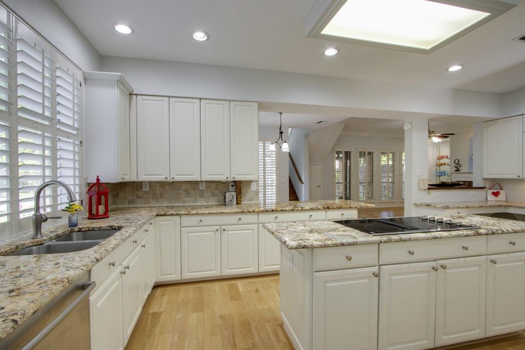 210 Chinaberry Way Property Photo 13