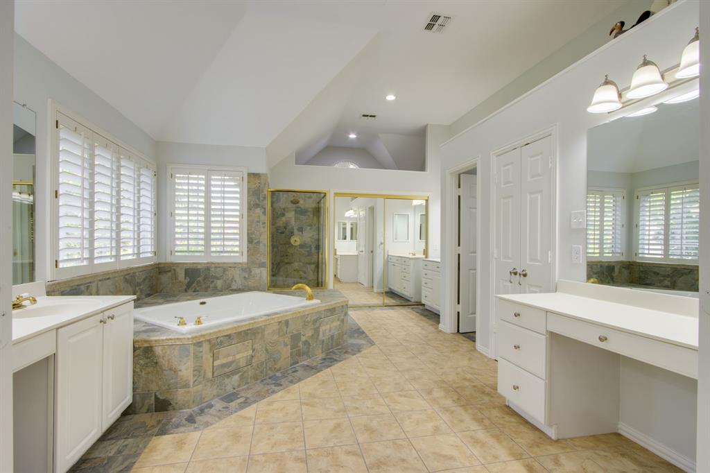 210 Chinaberry Way Property Photo 26