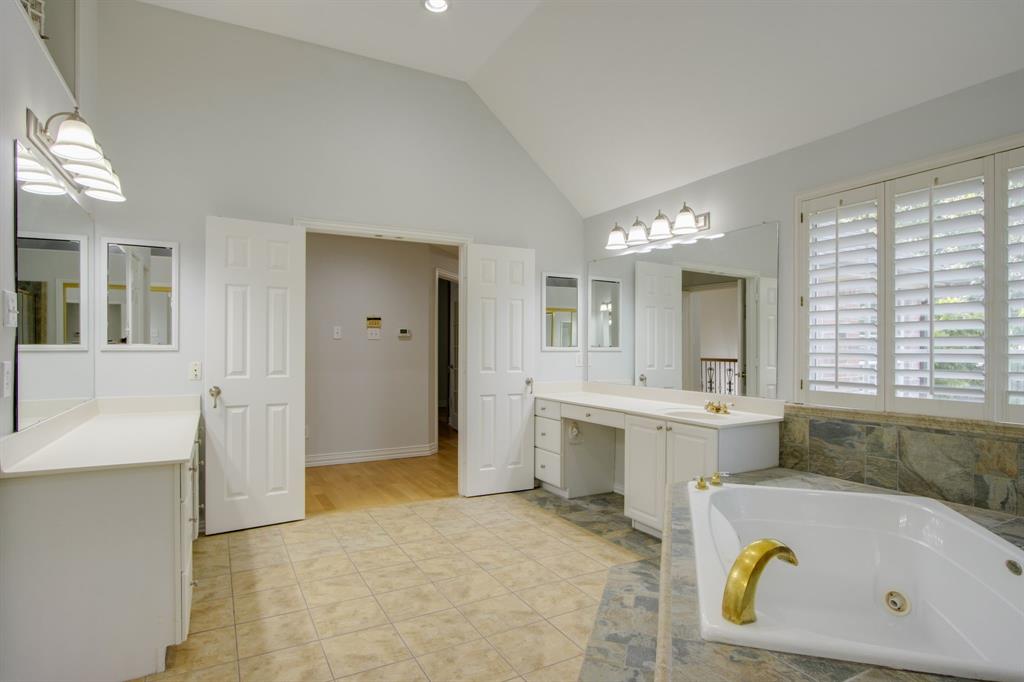 210 Chinaberry Way Property Photo 27