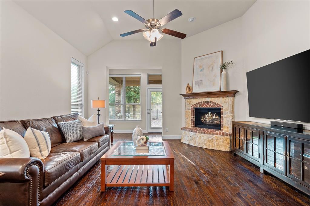 201 Lilypad Bend Property Photo 10