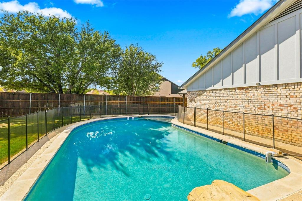 2857 Hurstview Drive Property Photo 1
