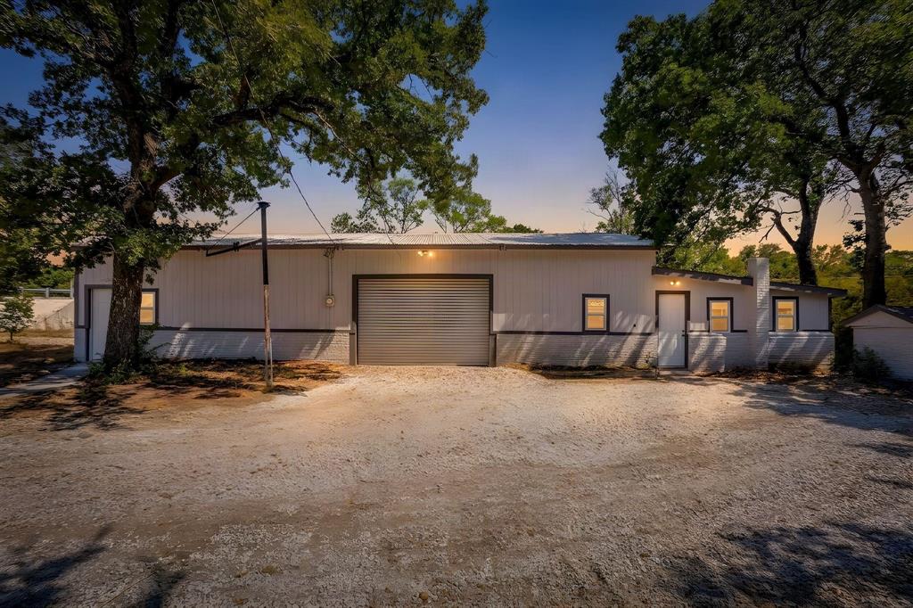 3690 N Oak Property Photo 1