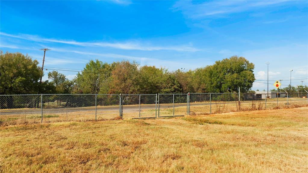 2610 Spur 139 Property Photo 2