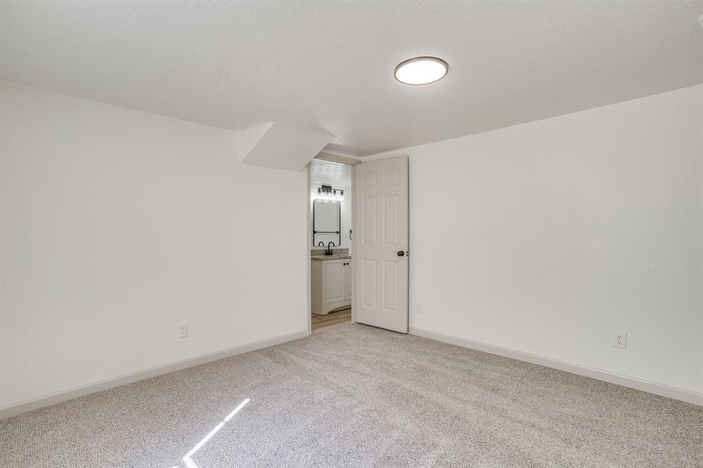 407 Ada Street Property Photo 24