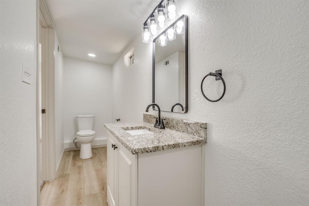 407 Ada Street Property Photo 27