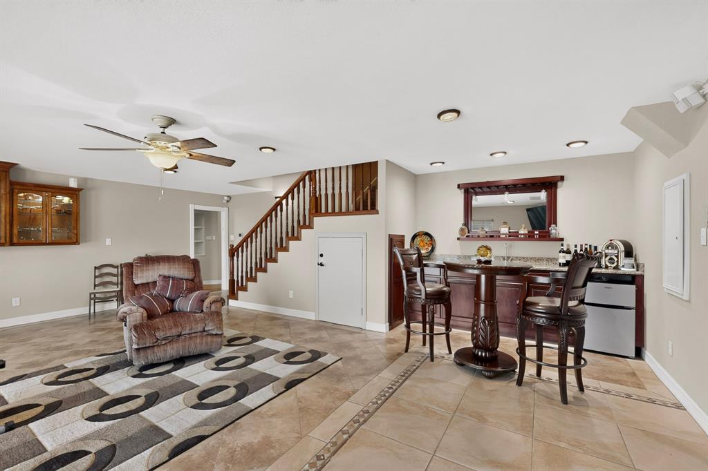 2505 Inverrary Drive Property Photo 12