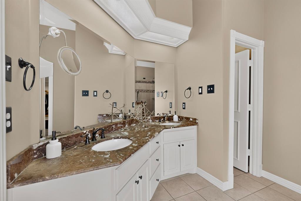 2505 Inverrary Drive Property Photo 20