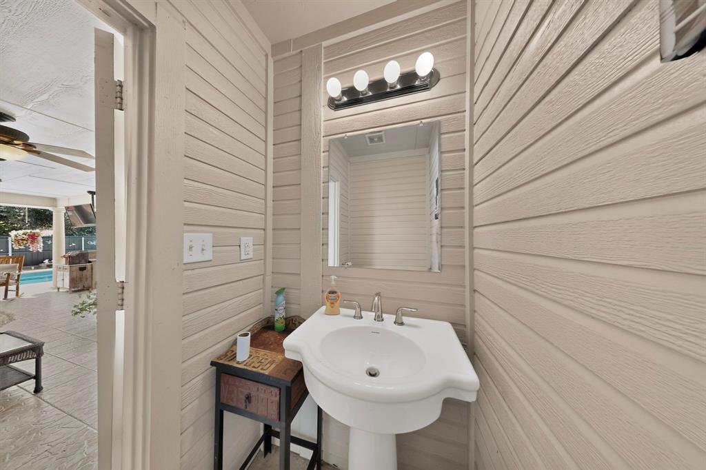 2505 Inverrary Drive Property Photo 30