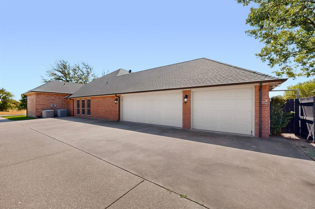 2505 Inverrary Drive Property Photo 37