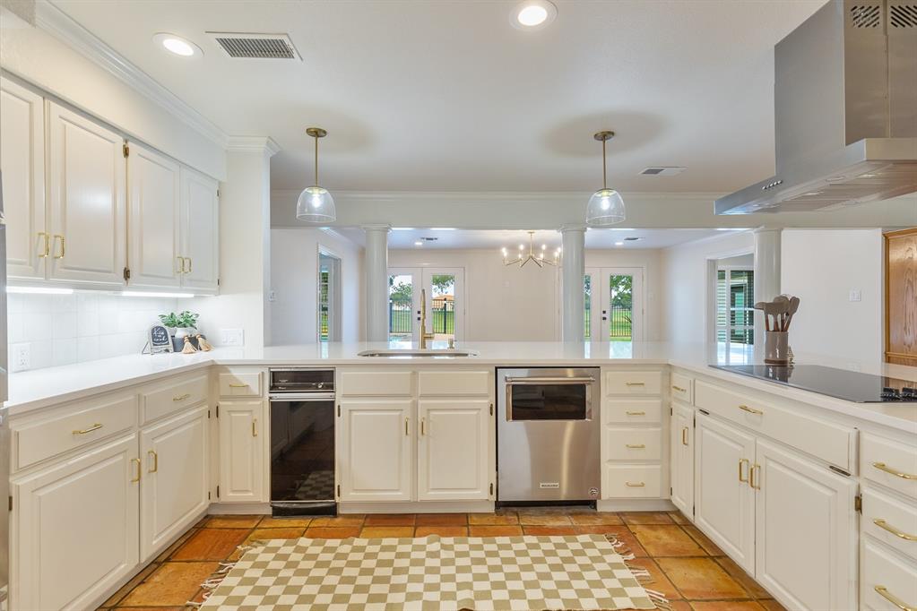 61 Glen Abbey Street Property Photo 3