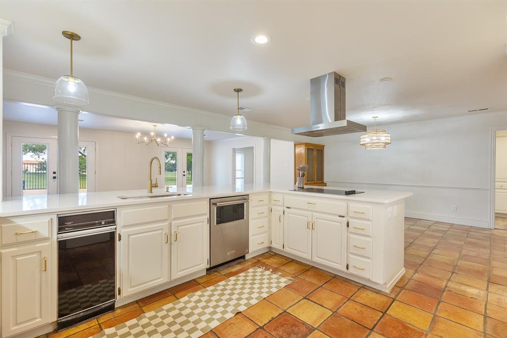 61 Glen Abbey Street Property Photo 6
