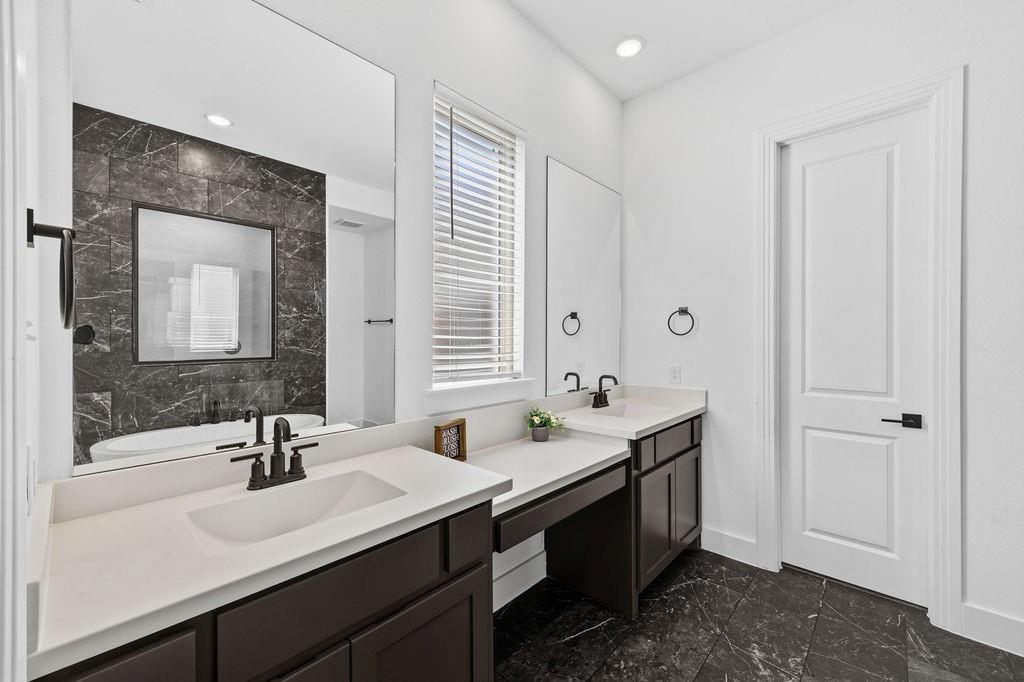 2717 Oak Blossom Drive Property Photo 12
