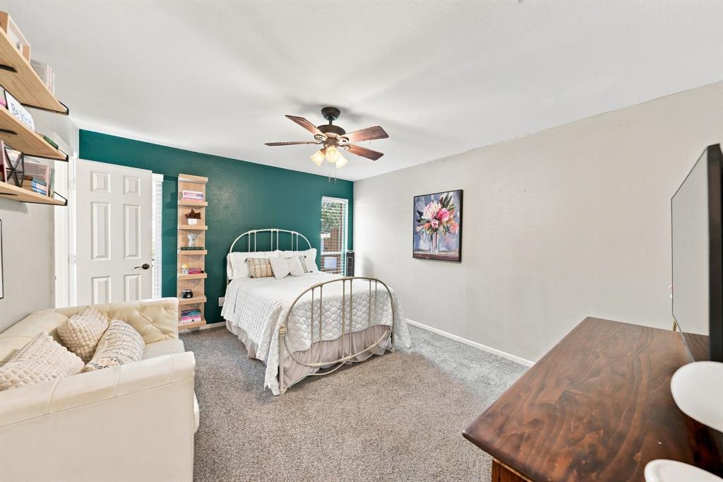 303 Russwood Street Property Photo 5