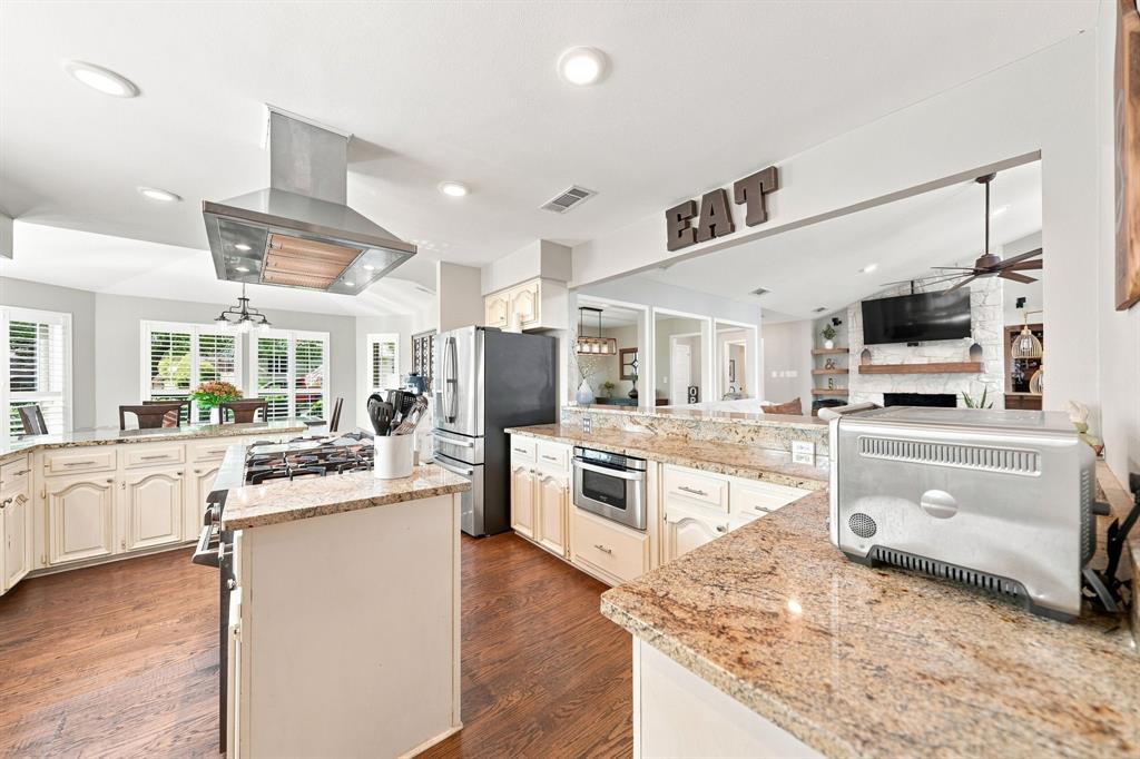 303 Russwood Street Property Photo 15
