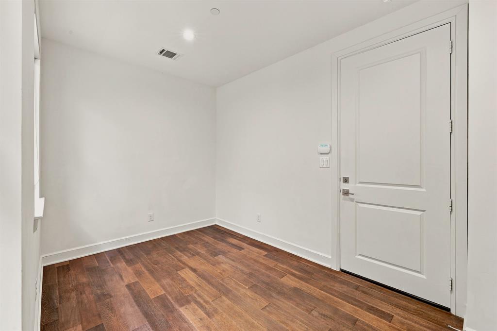 5122 Capitol Avenue 103 Property Photo 4