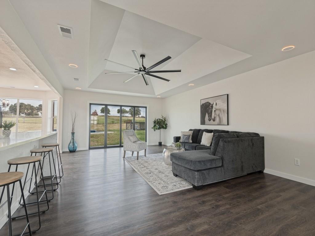7840 Reed Road Property Photo 9