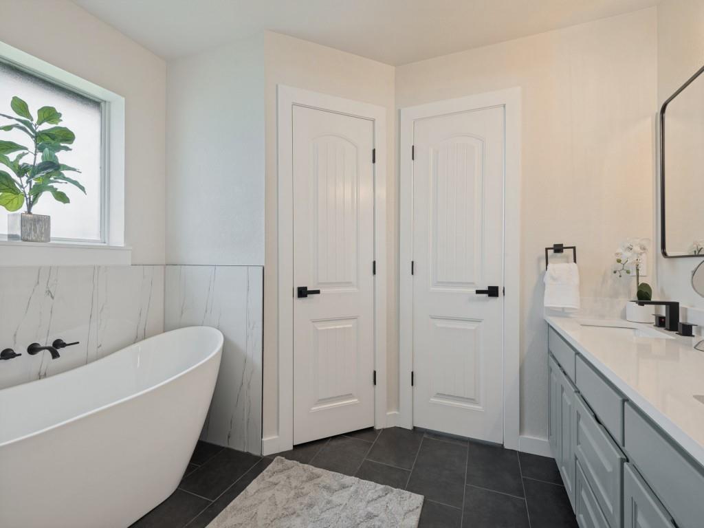 7840 Reed Road Property Photo 25
