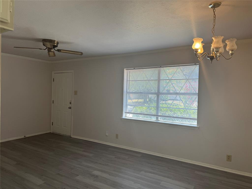1229 Greenbrier Drive Property Photo 4