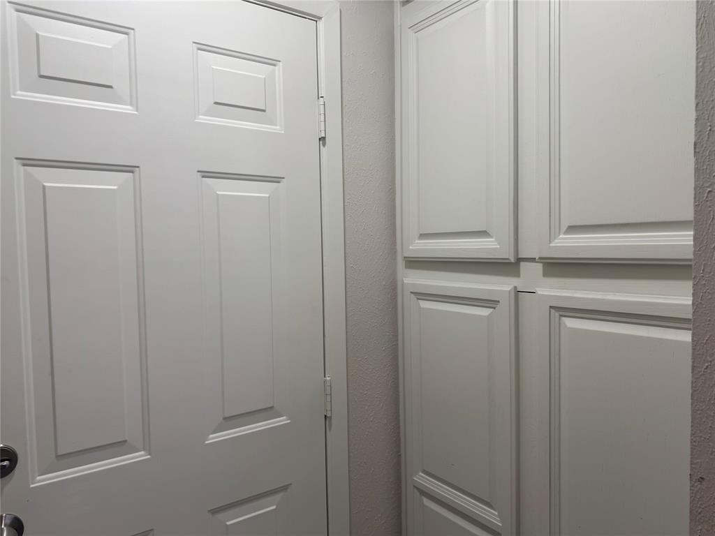 1229 Greenbrier Drive Property Photo 8