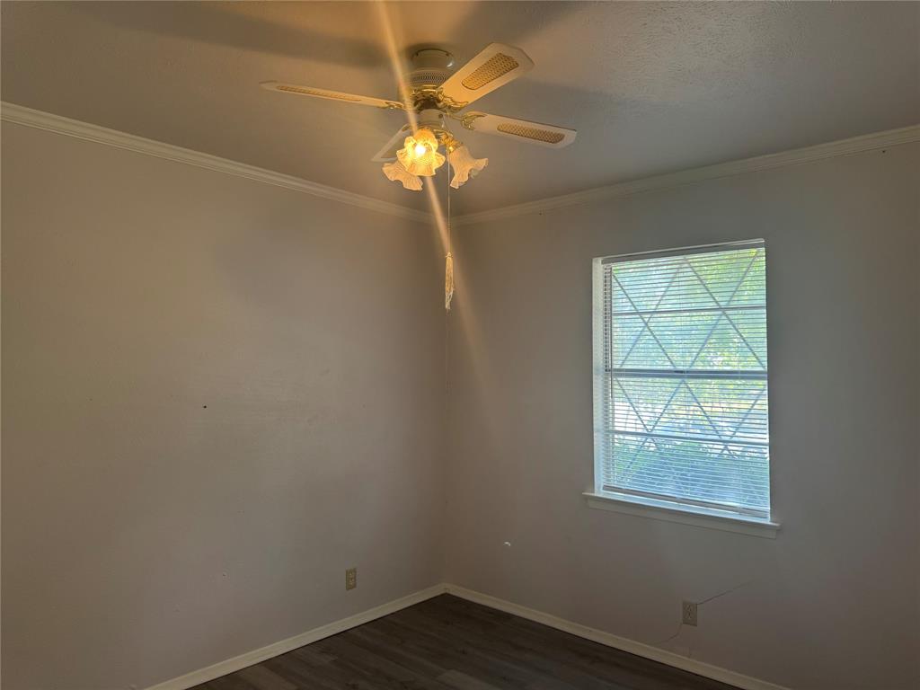 1229 Greenbrier Drive Property Photo 9
