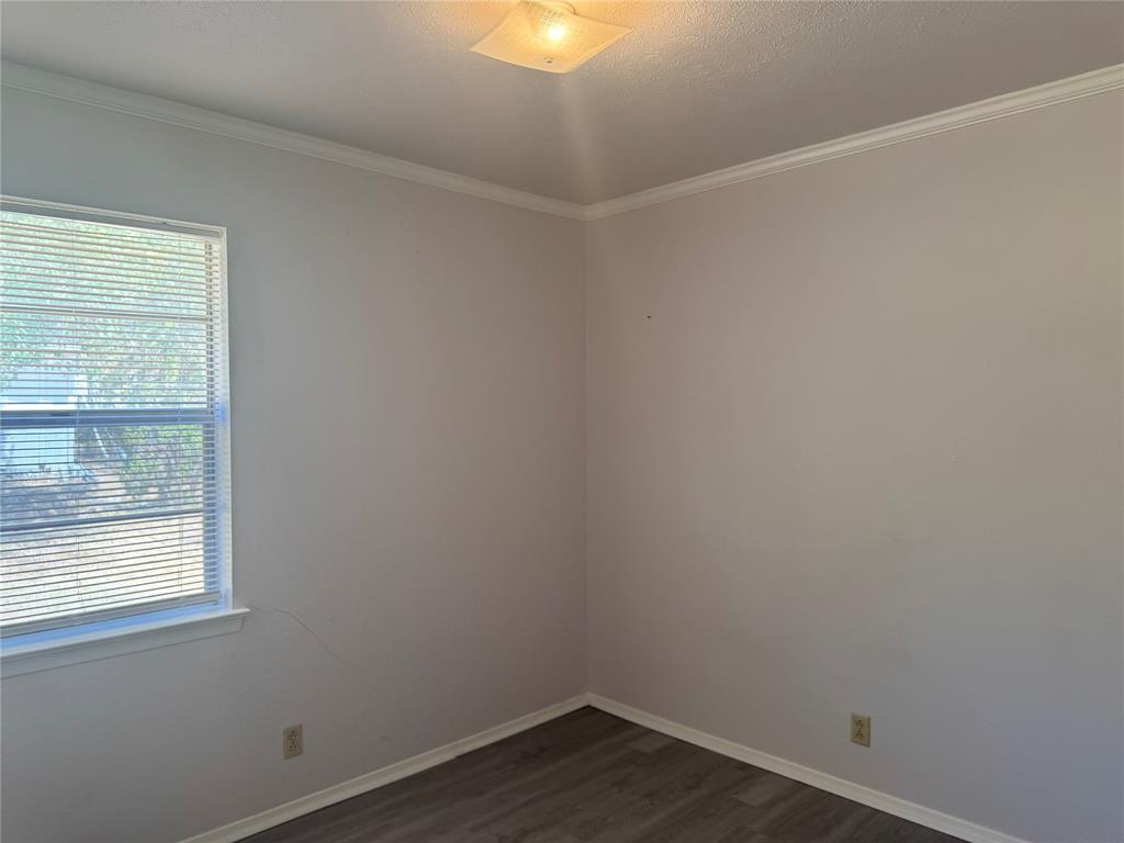 1229 Greenbrier Drive Property Photo 11