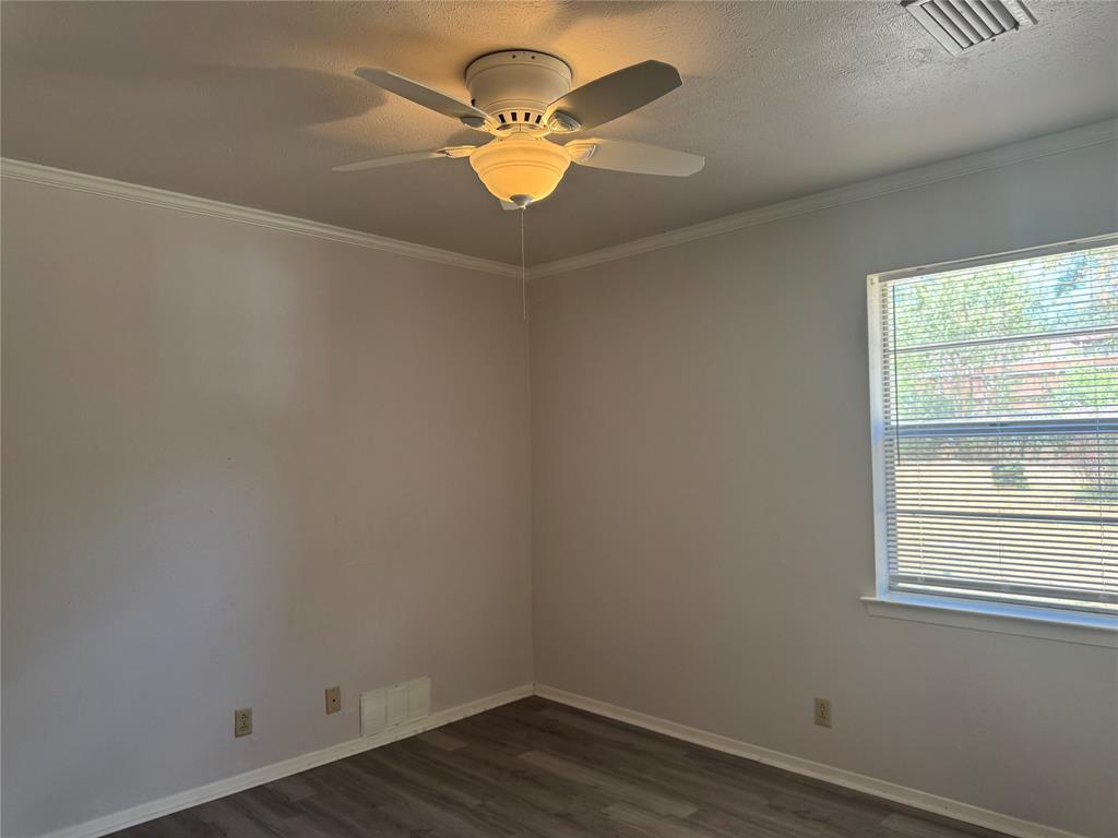 1229 Greenbrier Drive Property Photo 12