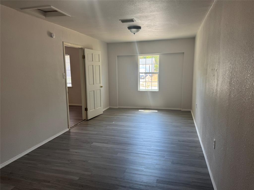 1229 Greenbrier Drive Property Photo 13
