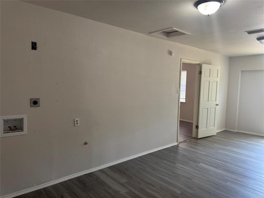 1229 Greenbrier Drive Property Photo 14