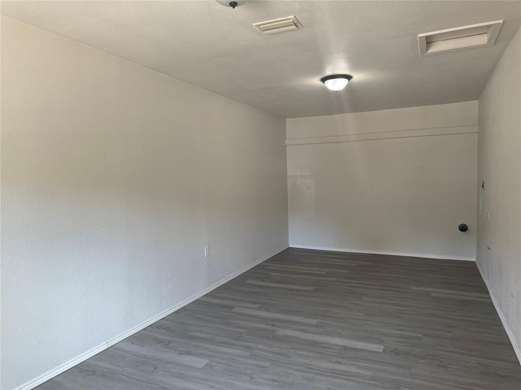 1229 Greenbrier Drive Property Photo 15