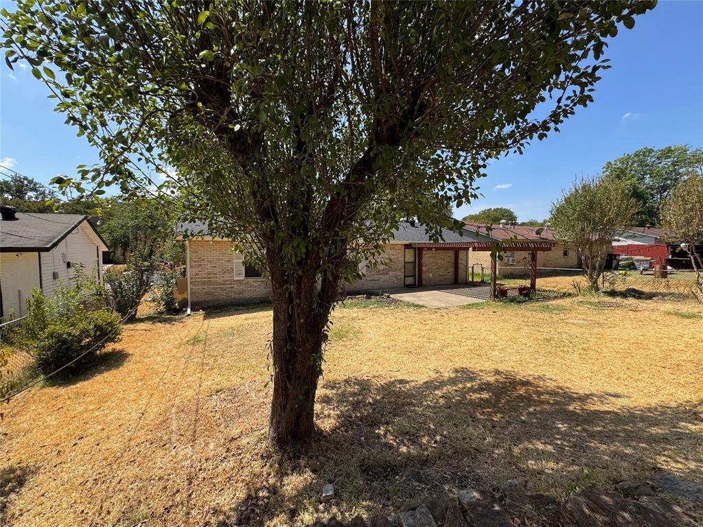 1229 Greenbrier Drive Property Photo 16