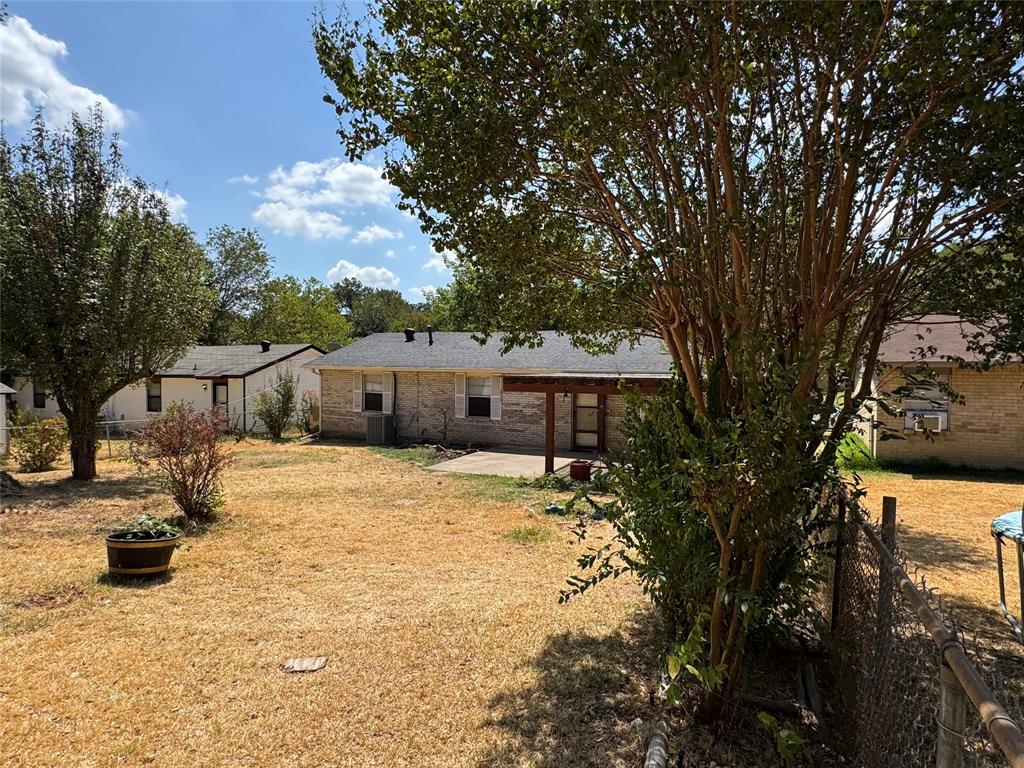 1229 Greenbrier Drive Property Photo 17