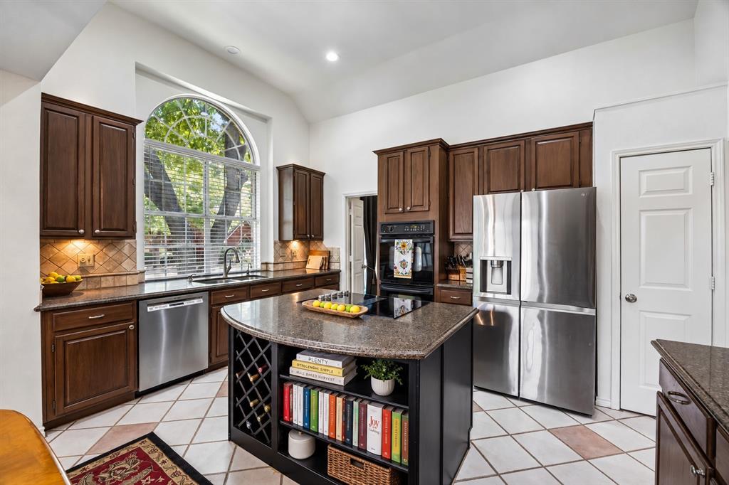 2024 Antwerp Avenue Property Photo 3