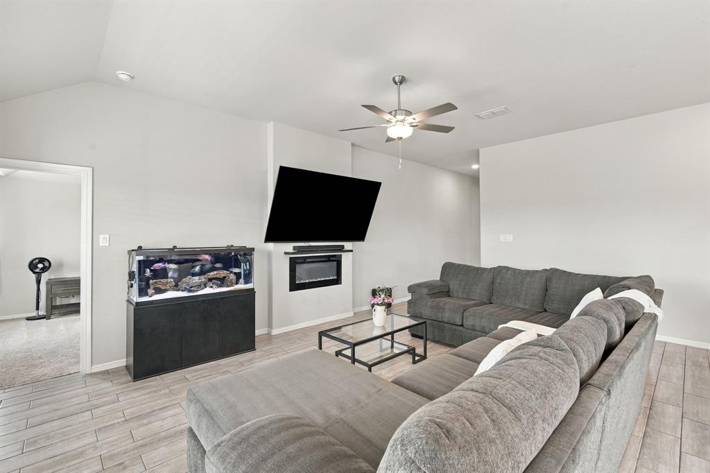 7122 Prairieside Trail Property Photo 4