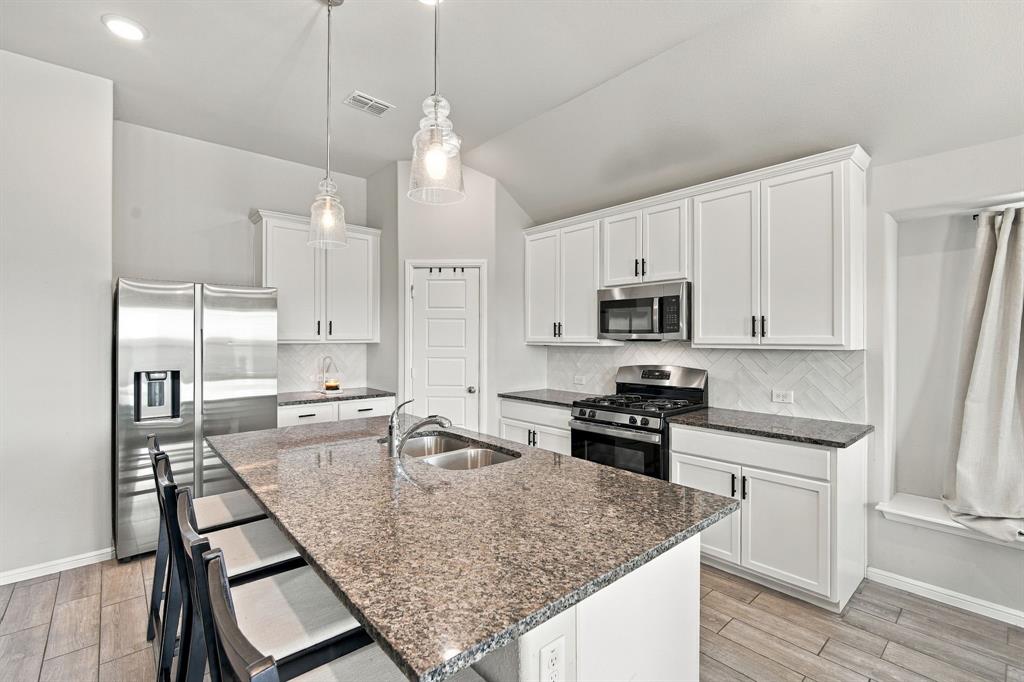 7122 Prairieside Trail Property Photo 6