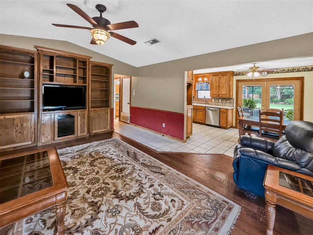 803 Farm Road 71 Property Photo 10