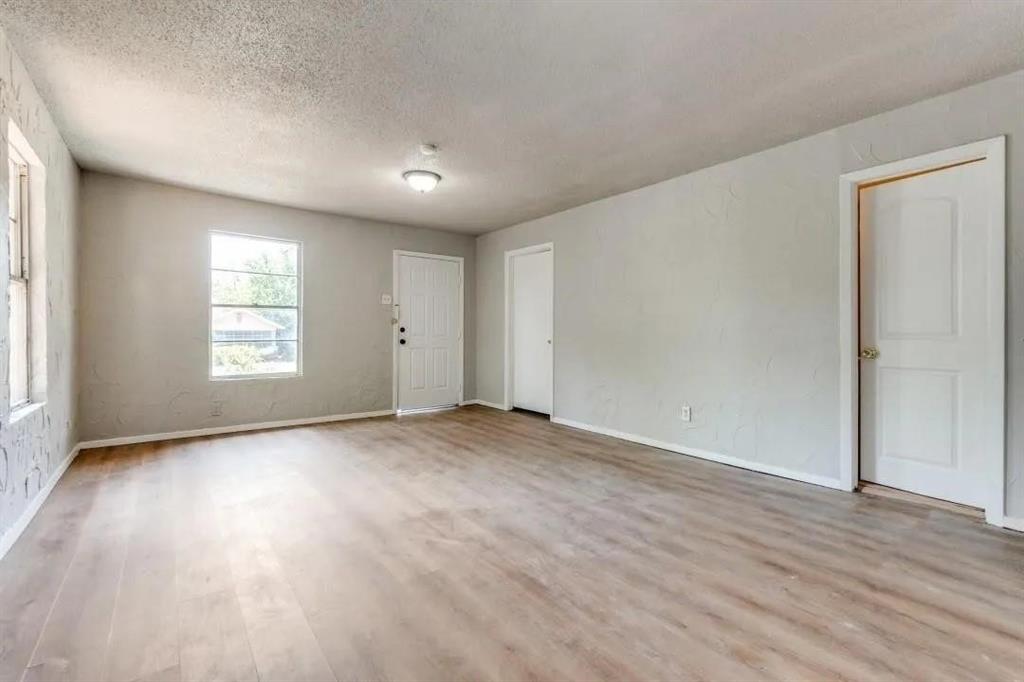 4404 Colonial Avenue Property Photo 2