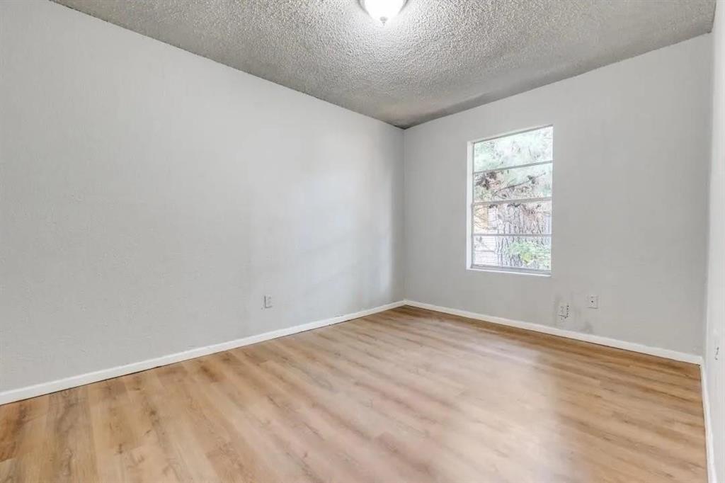 4404 Colonial Avenue Property Photo 4