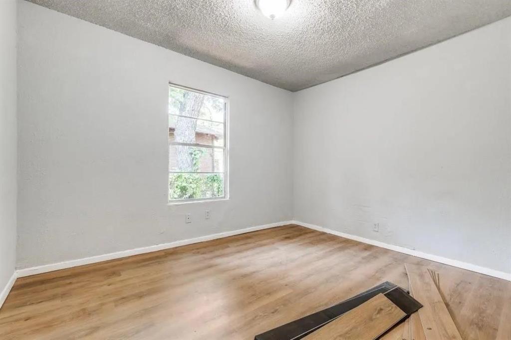 4404 Colonial Avenue Property Photo 5