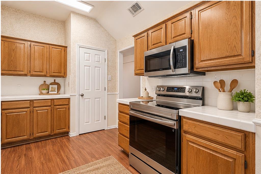 6032 Hilltop Drive Property Photo 12