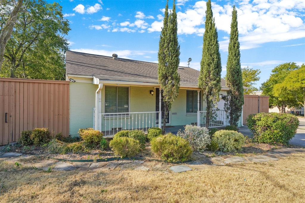 4802 W Mockingbird Lane Property Photo 1