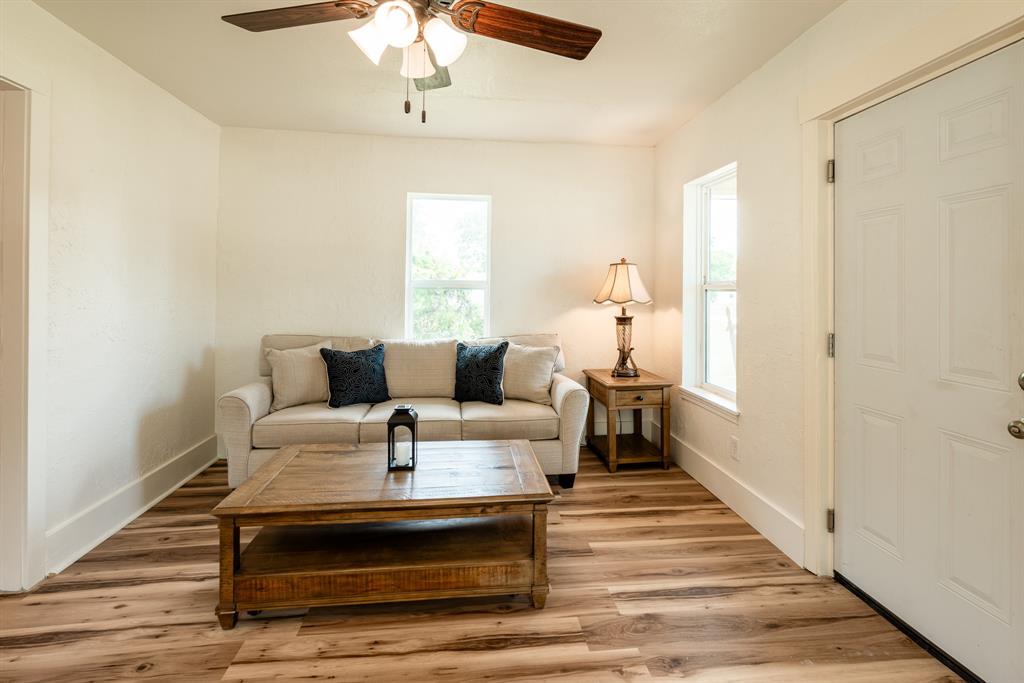 801 N Avenue A Property Photo 5