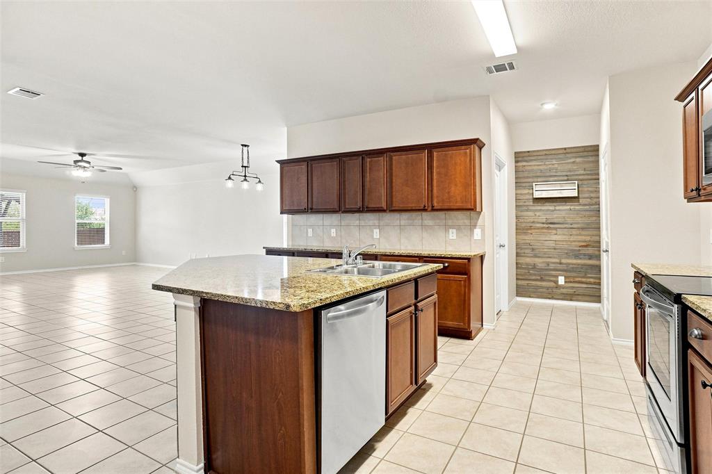 1060 Sadie Street Property Photo 6