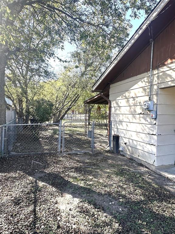 407 N Files Street Property Photo 4