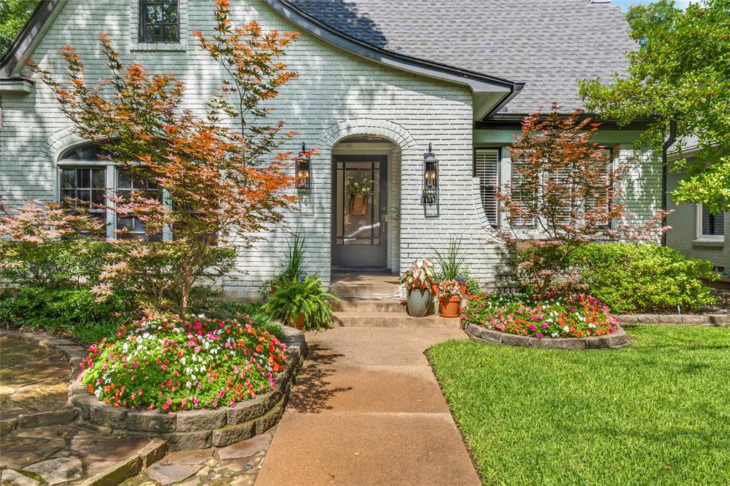1151 N Winnetka Avenue Property Photo 3