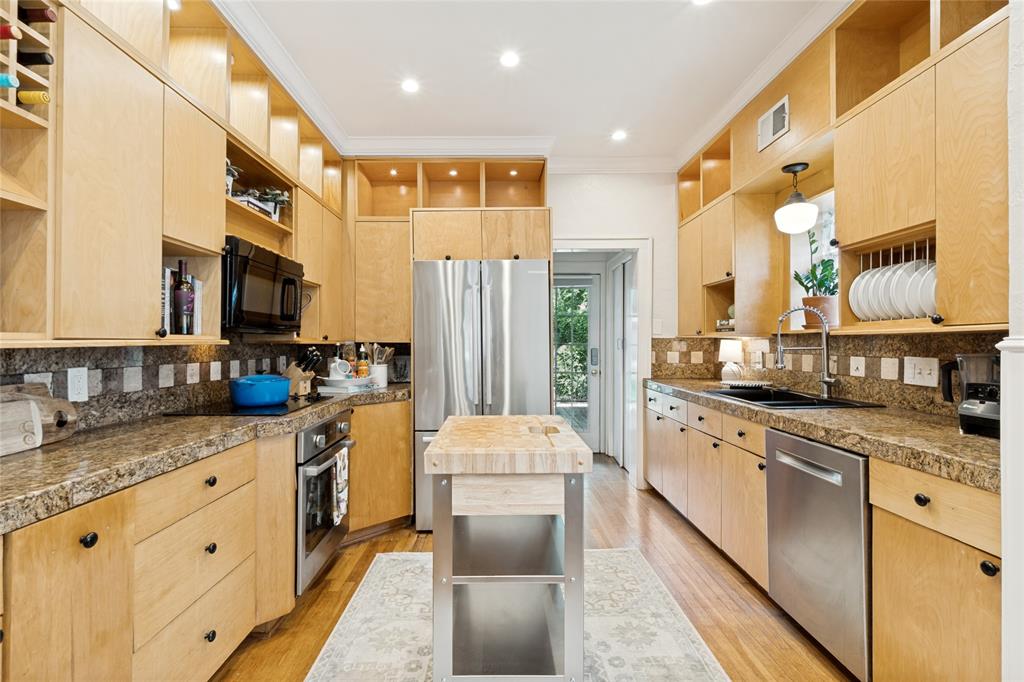 1151 N Winnetka Avenue Property Photo 11