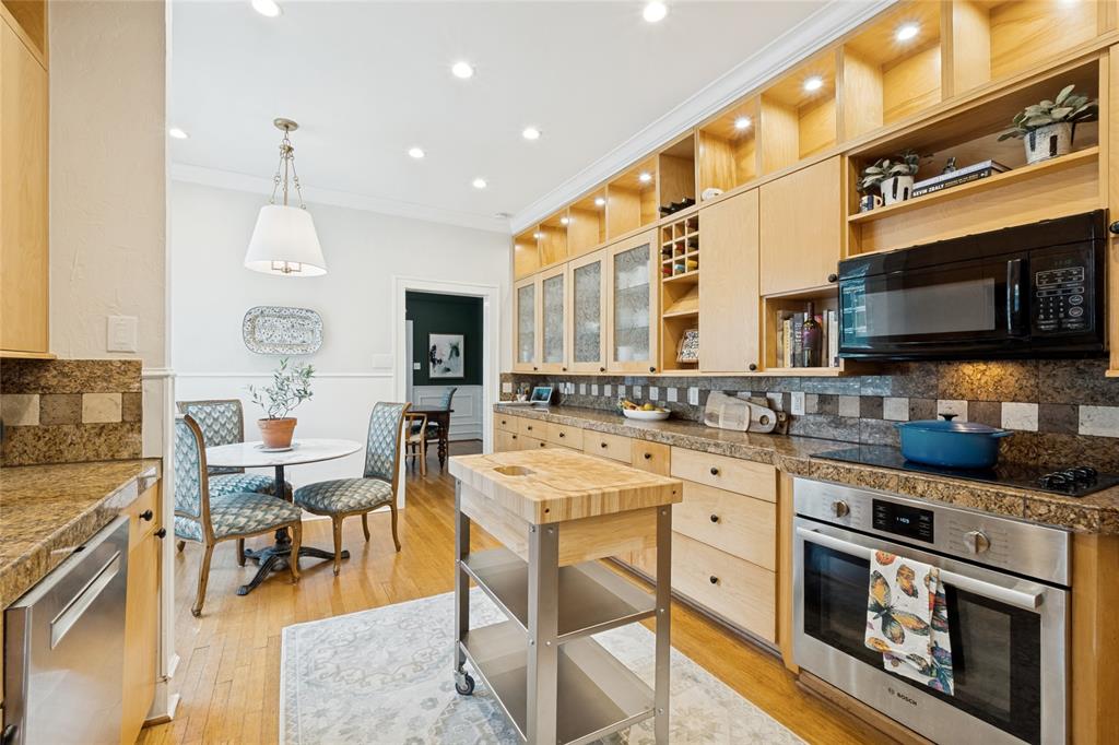 1151 N Winnetka Avenue Property Photo 12
